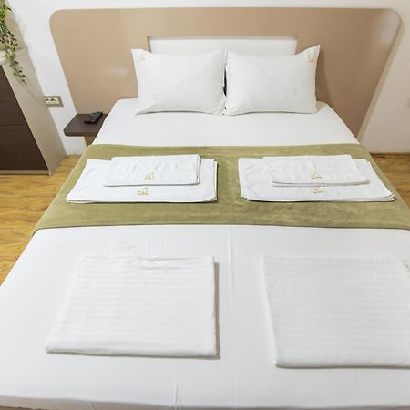 4 Rooms Apartments Nis Luaran gambar
