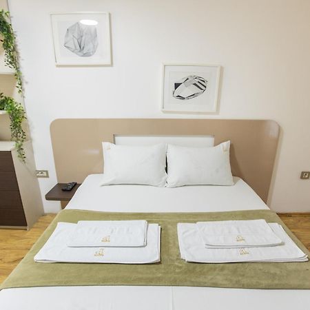 4 Rooms Apartments Nis Luaran gambar