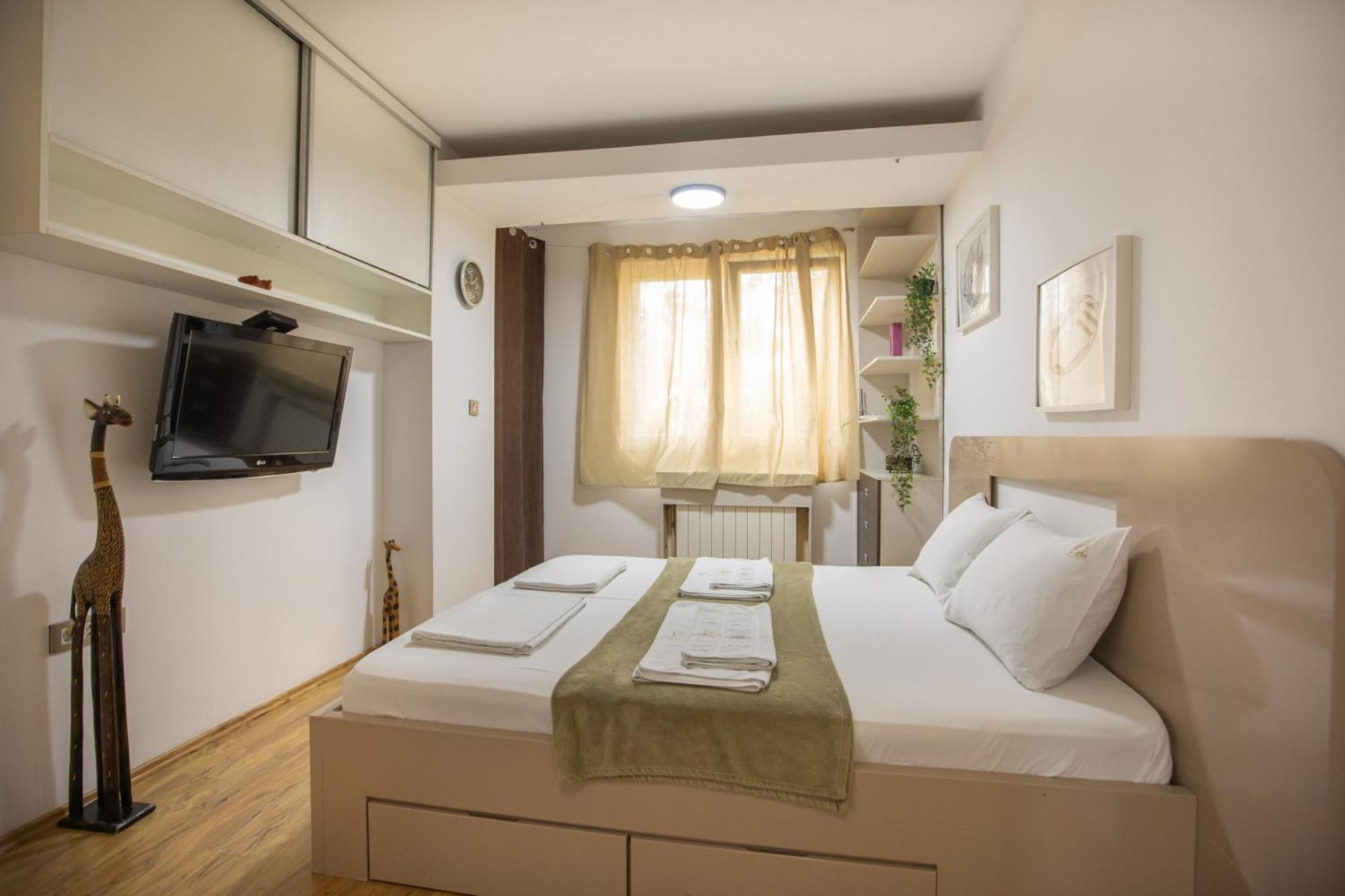4 Rooms Apartments Nis Luaran gambar