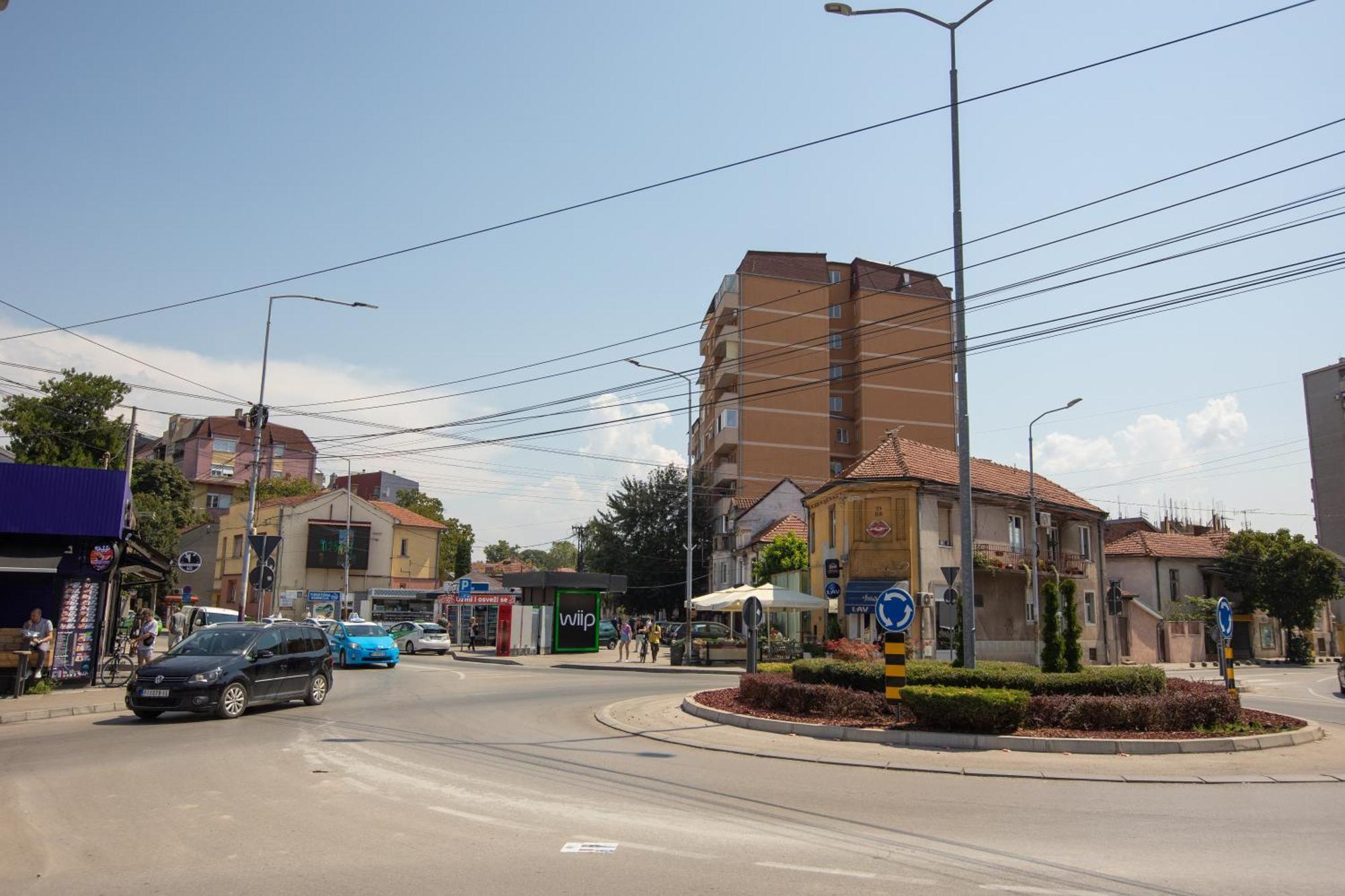 4 Rooms Apartments Nis Luaran gambar