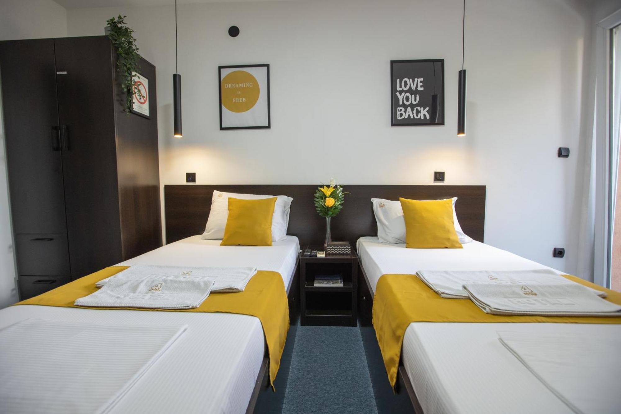 4 Rooms Apartments Nis Luaran gambar