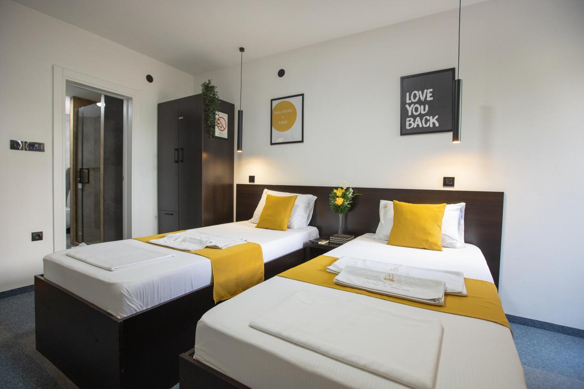 4 Rooms Apartments Nis Luaran gambar
