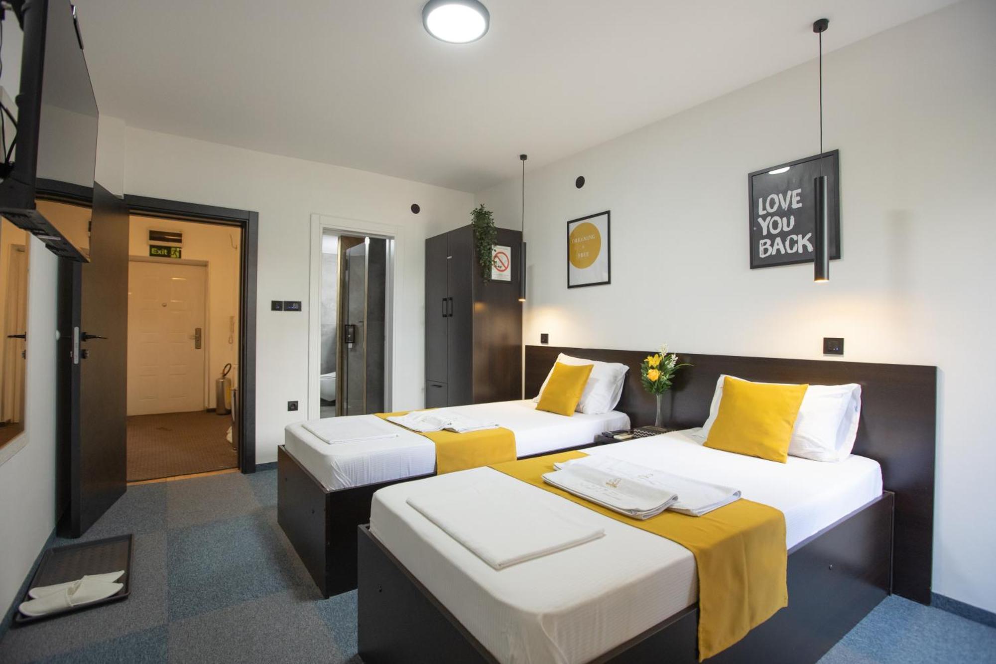 4 Rooms Apartments Nis Luaran gambar