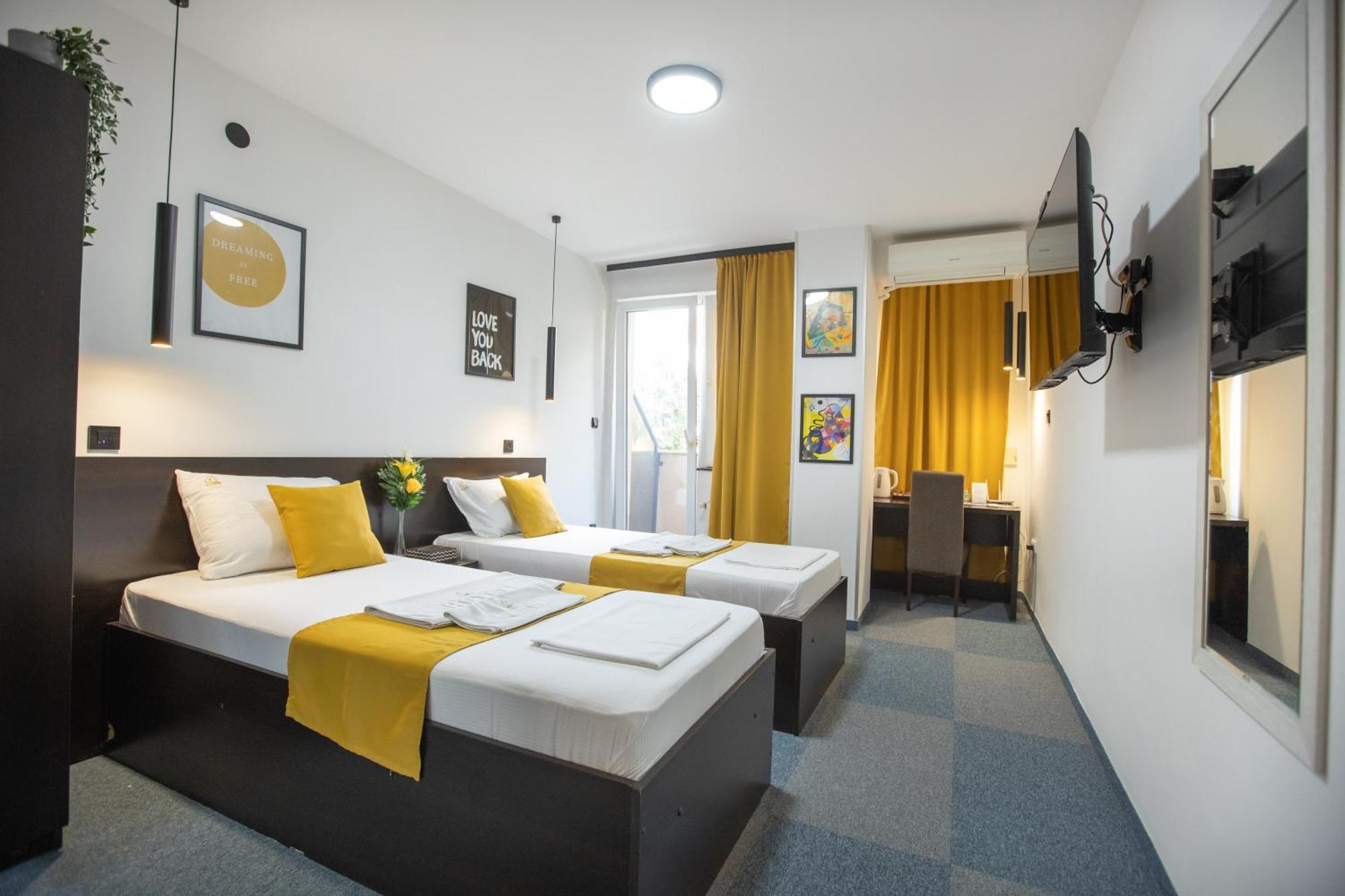 4 Rooms Apartments Nis Luaran gambar