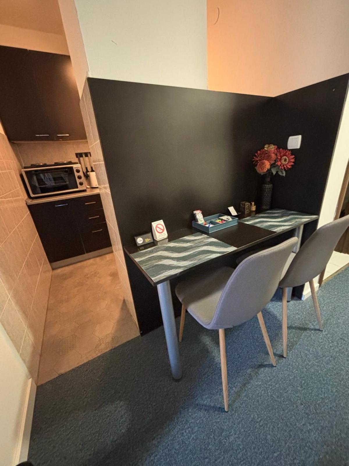 4 Rooms Apartments Nis Luaran gambar