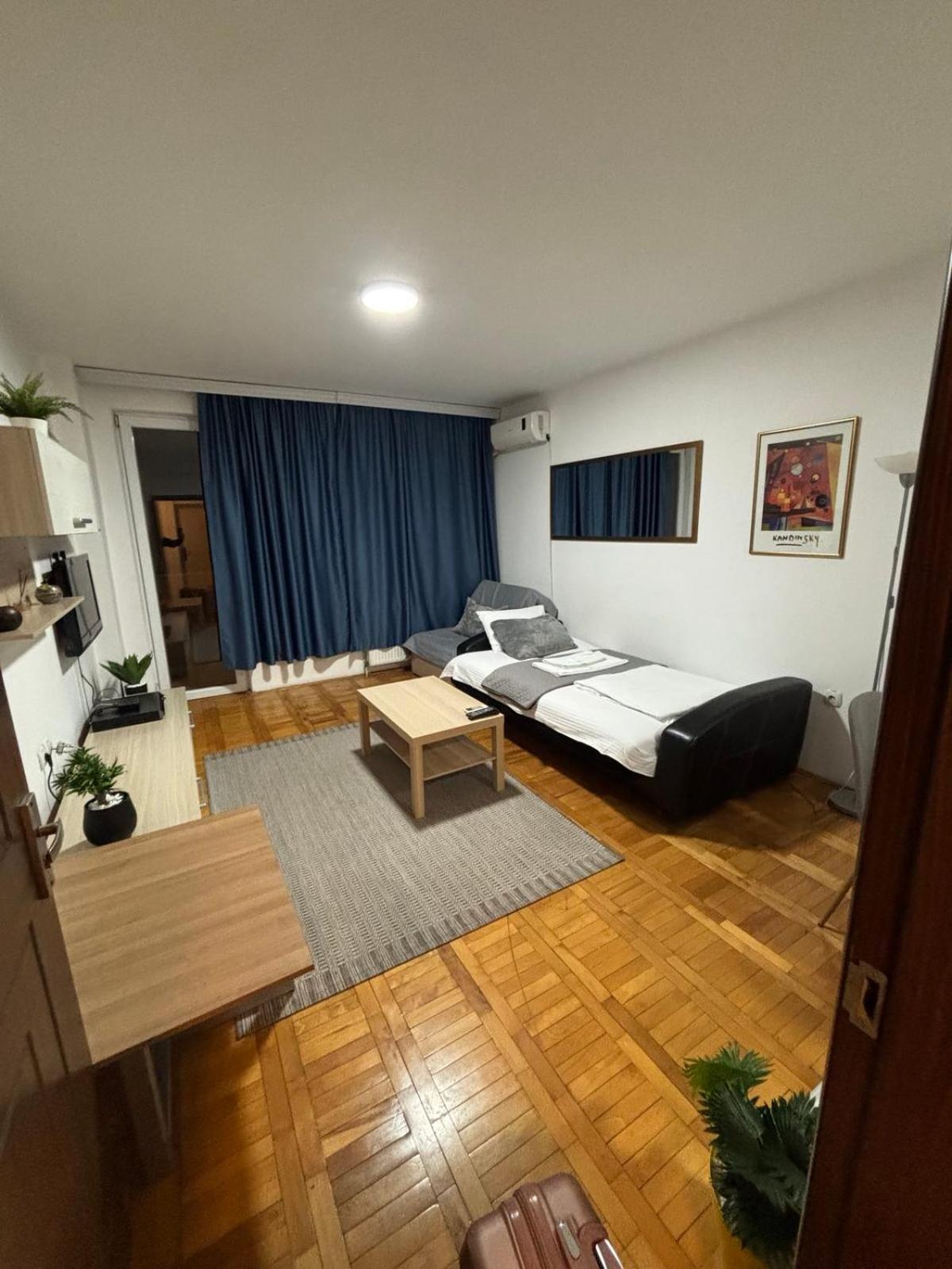 4 Rooms Apartments Nis Luaran gambar