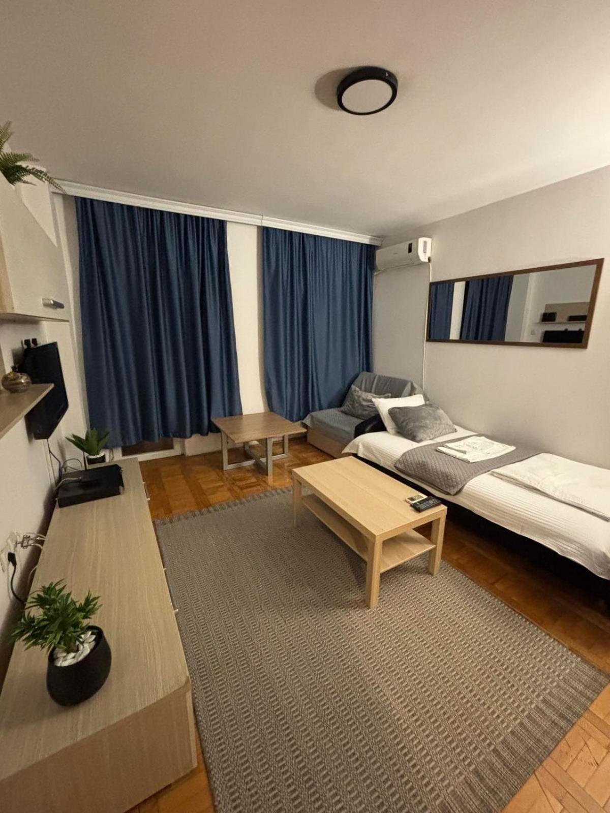4 Rooms Apartments Nis Luaran gambar
