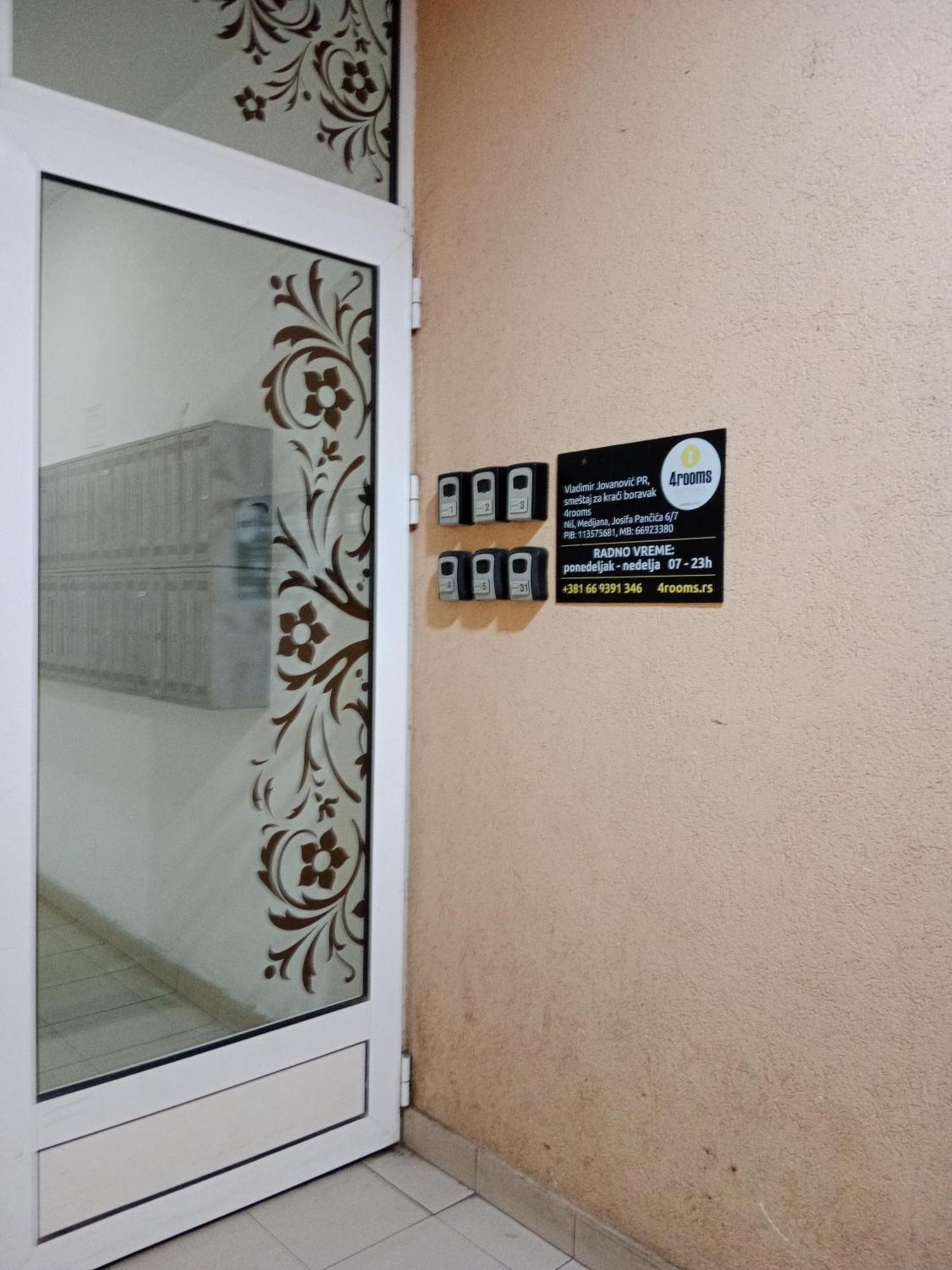4 Rooms Apartments Nis Luaran gambar