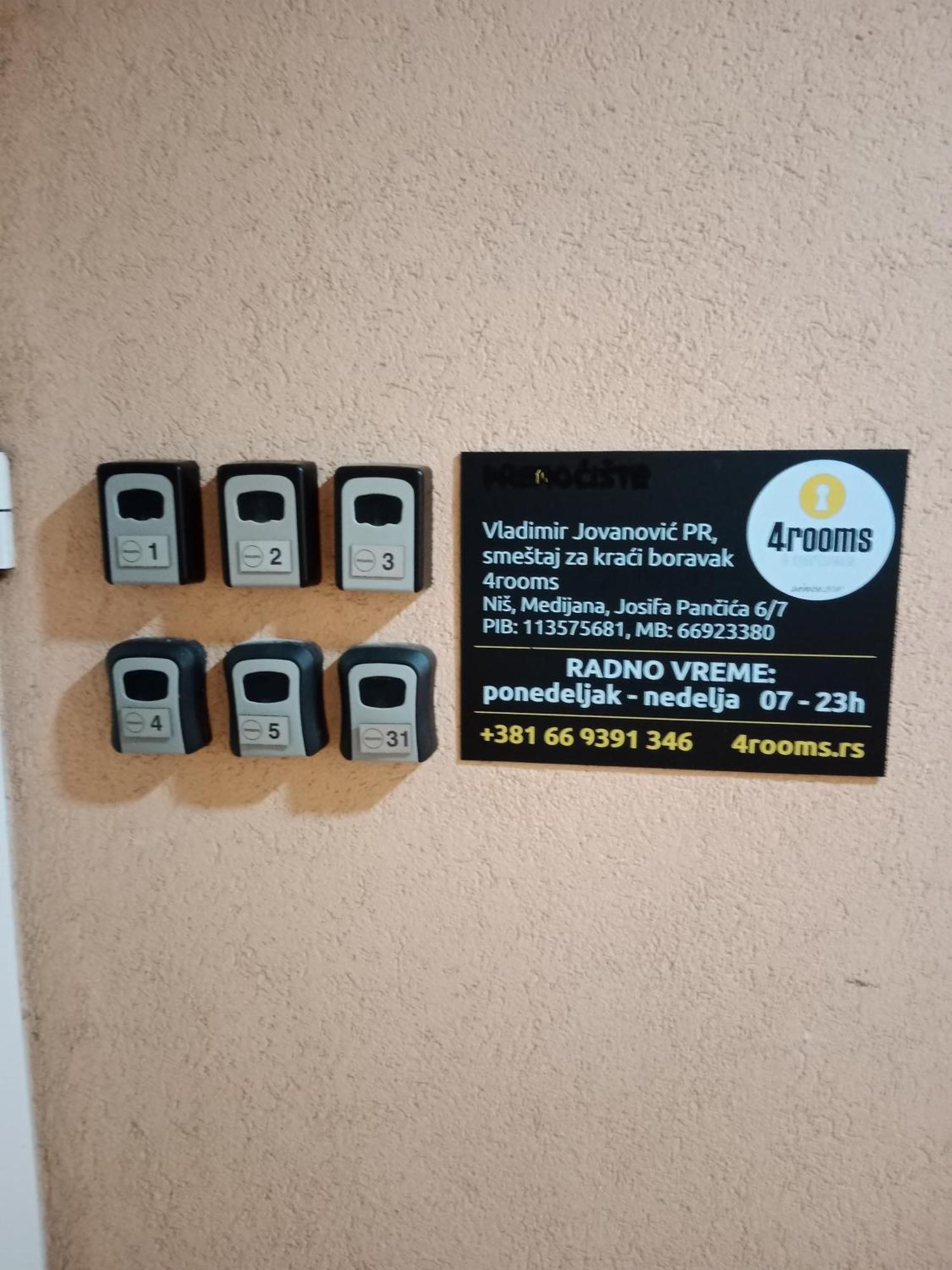 4 Rooms Apartments Nis Luaran gambar